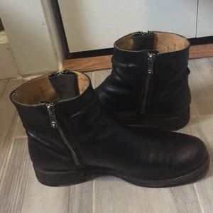 Frye Veronica Seam Short boots